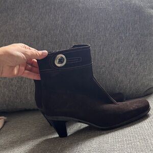 Elegant Brown Ankle Boots ( C La CANADIENNE)